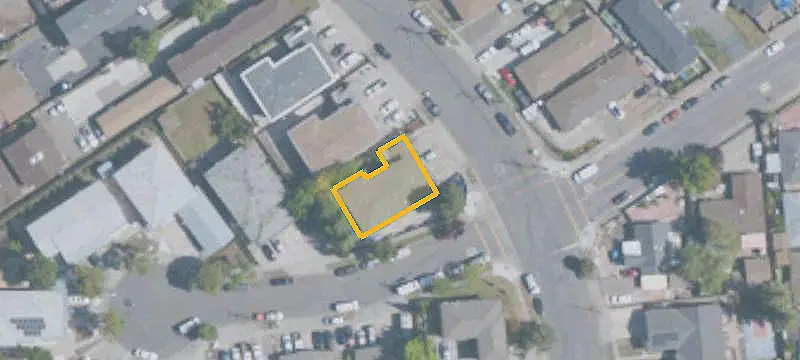 4-Unit Apartment Building