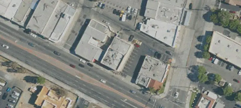 Single-Tenant Market and Deli