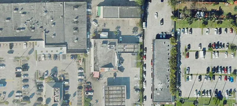 Retail Space in Shopping Plaza