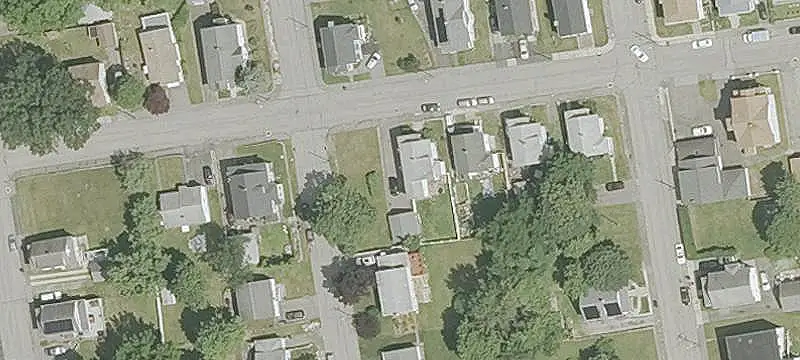 Updated Triplex with Oversized Lot