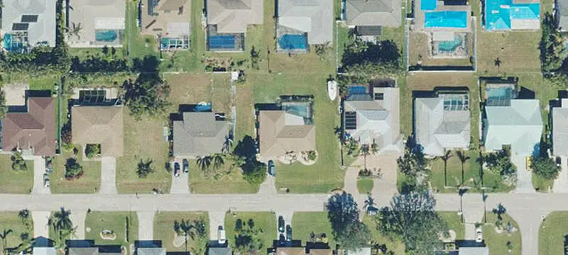 527 SW 35th Terrace, Cape Coral, FL 33914