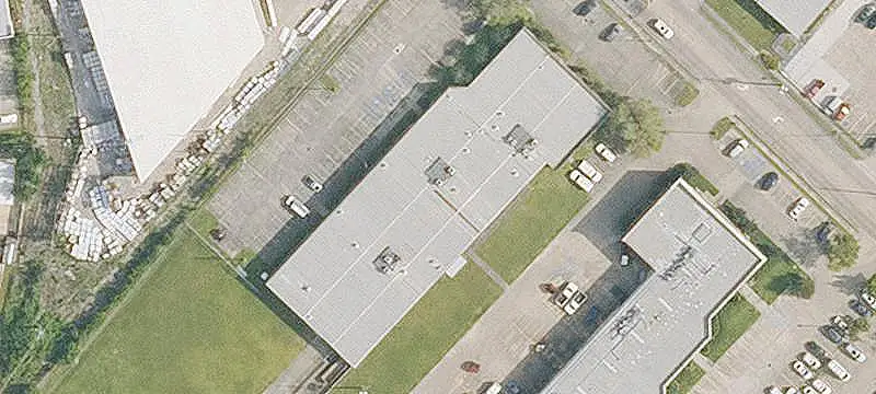 Flex Building with Fenced Yard