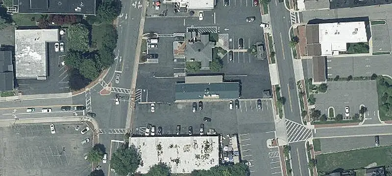 Restaurant Building With Dual Access