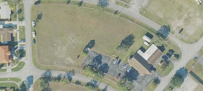 Commercial Land with Parking Use