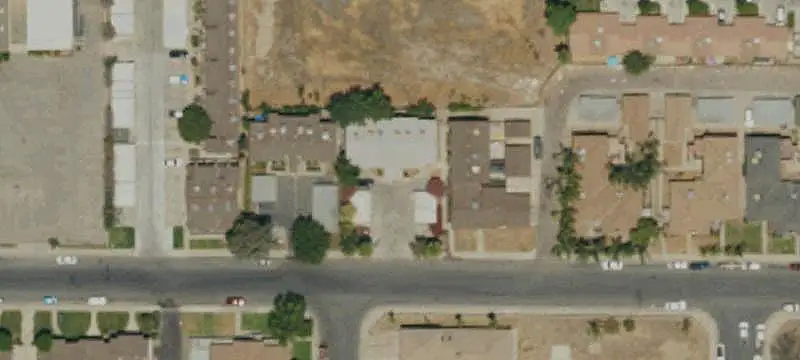 6-Unit Apartment Building