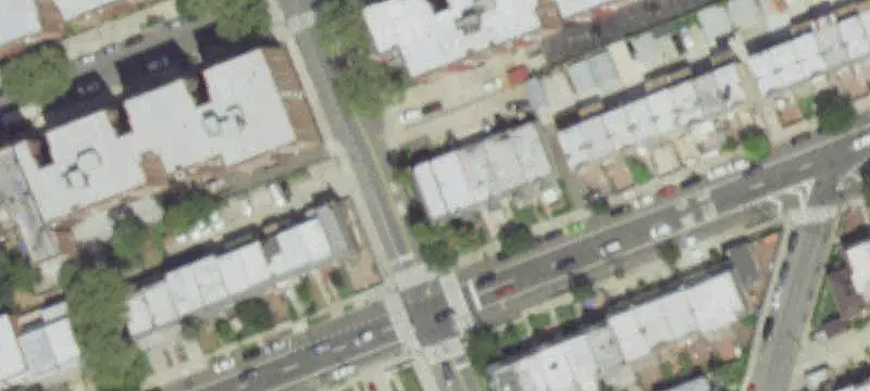 Six-Unit Corner Shopping Center