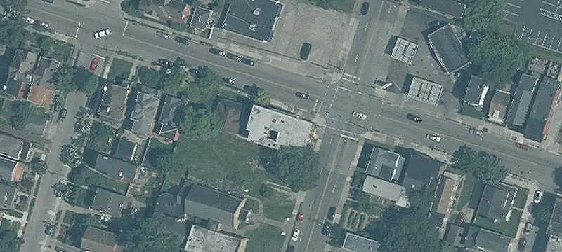 6-Unit Apartment Building