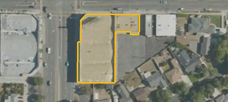Multi-Unit Retail Building
