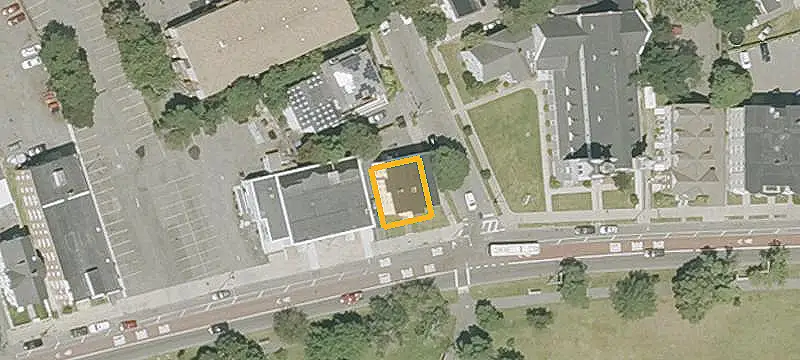 6-Unit Apartment Building