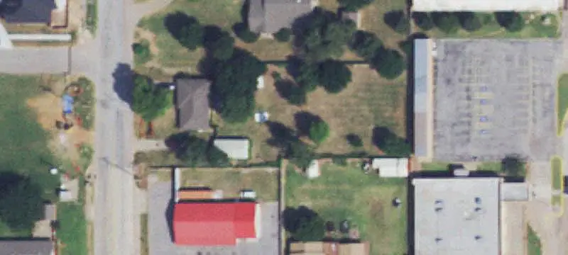 Flex Building with Ample Parking