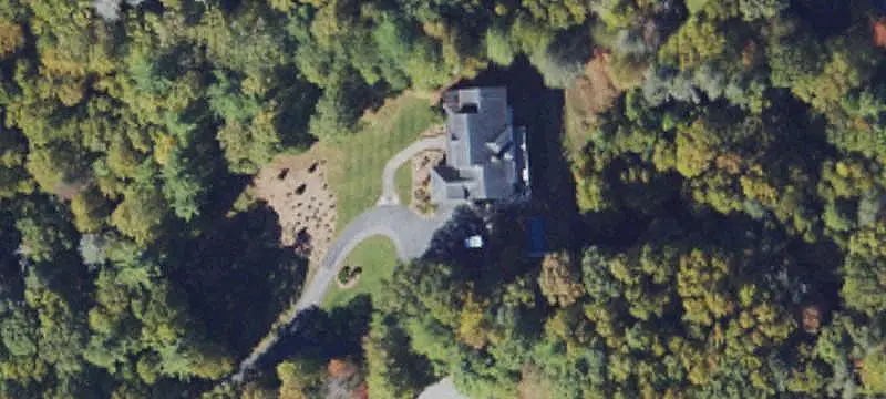Mixed-Use Property with Second Living Quarters