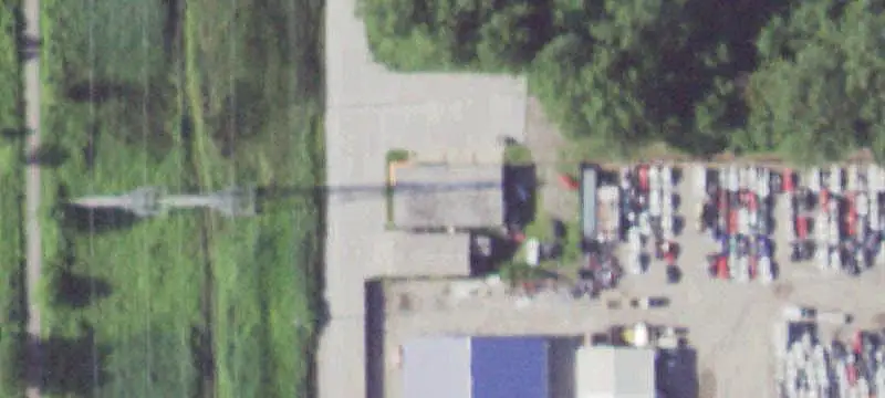 Automotive Shop with 7 Grade-Level Doors