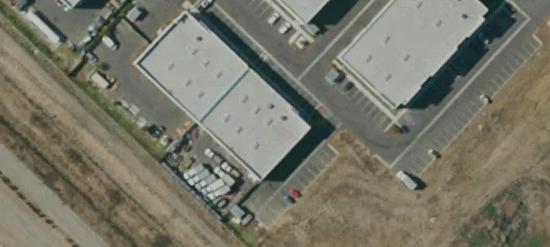 Industrial Building with Secured Yard