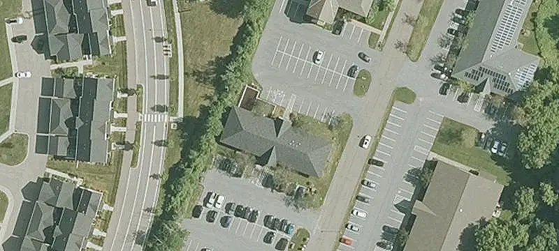 Single-Level Multi-Tenant Office Building