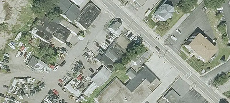 Mixed-Use Property With Auto Shop