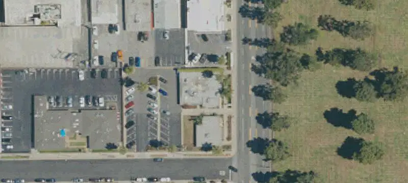 Signalized Intersection Office Building