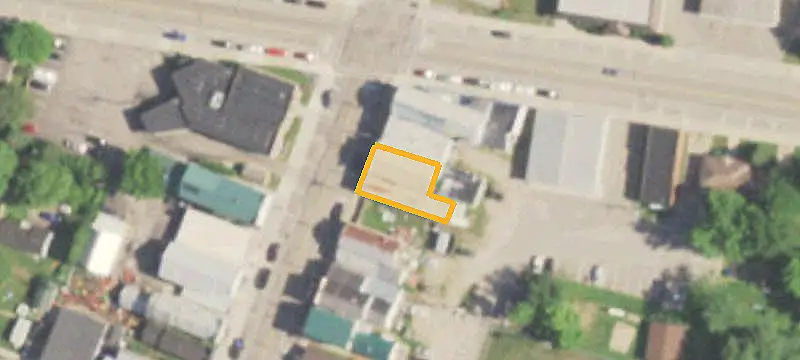 Mixed-Use Building with Upstairs Apartment
