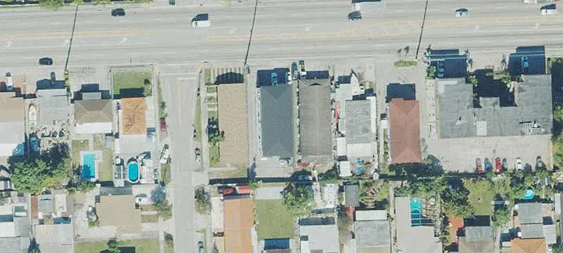 6-Unit Apartment Building