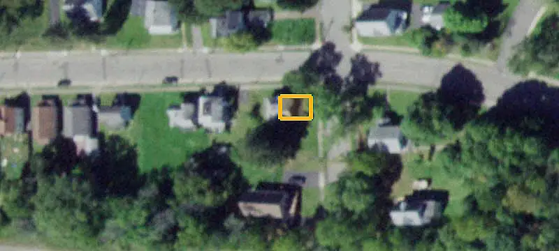 Triplex with Tenant Laundry