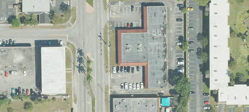 Small-Bay Shopping Center