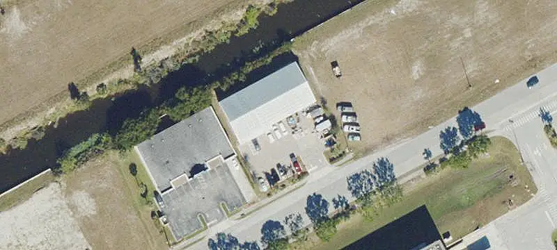Air-Conditioned Warehouse with Showroom