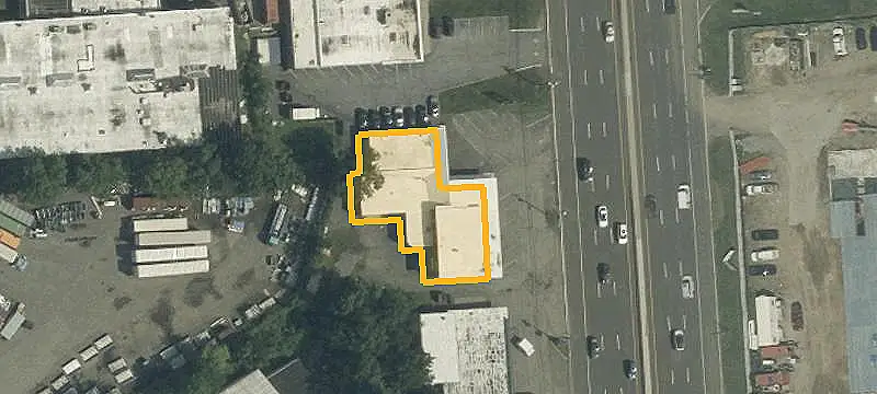 Retail Storefront Near Major Retailers