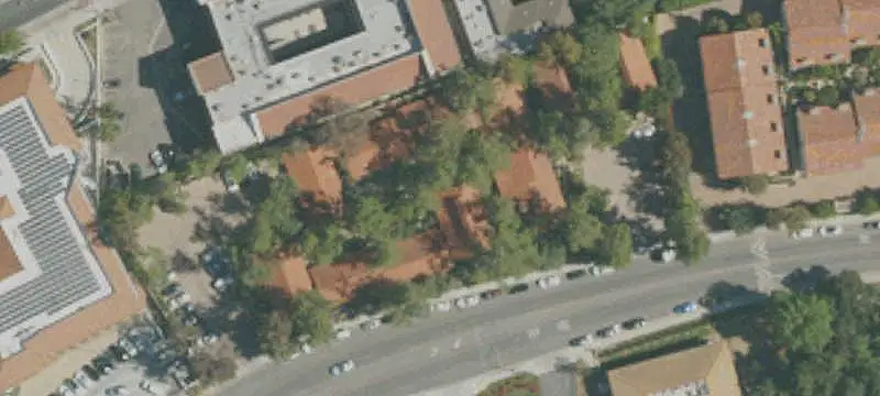 Office Unit with Three Entrances