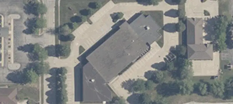 Specialized Office Building with Channel Floors