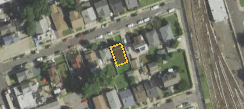6-Unit Apartment Building