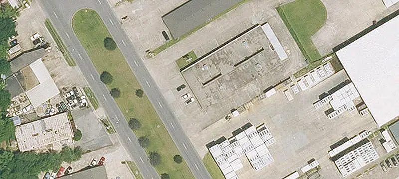 Office Building with Courtyards