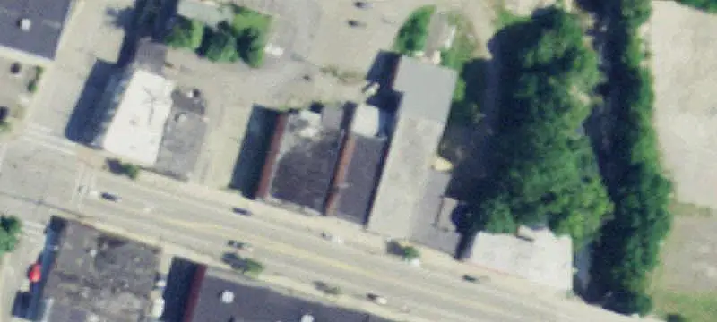 Open-Layout Retail Building