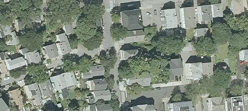 Mixed-Use Building with Garage