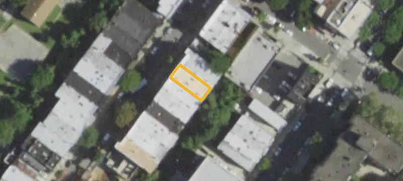 6-Unit Apartment Building