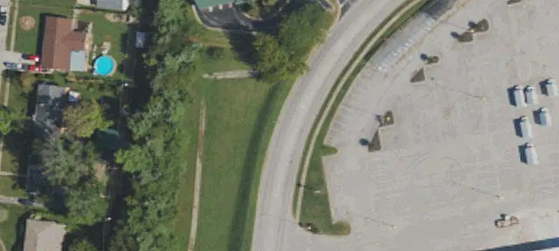Retail Space with Signalized Access
