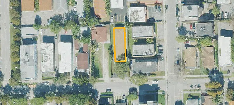 6-Unit Apartment Building