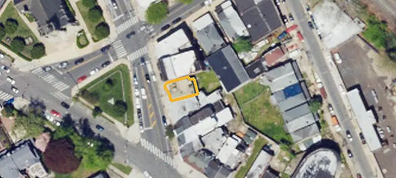 4-Unit Mixed-Use Building