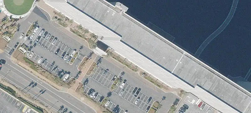 Retail Unit With Dual Entrances