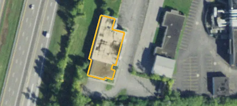 Manufacturing Facility with Wet Labs