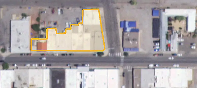Open-Plan Mixed-Use Building
