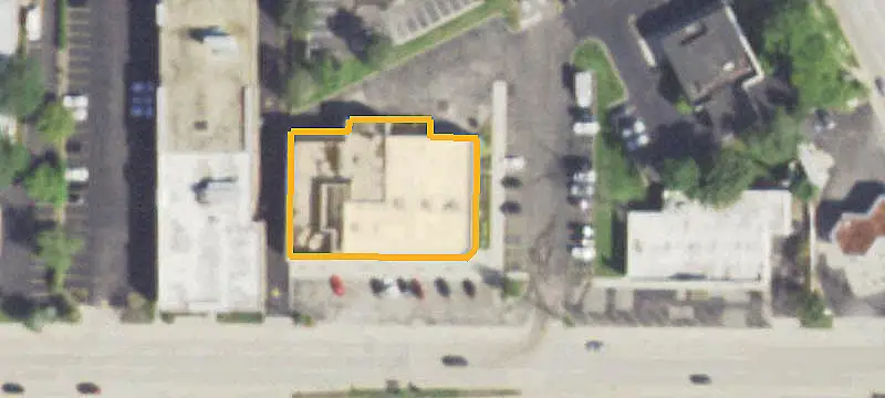 Retail Shop Near Major Anchors