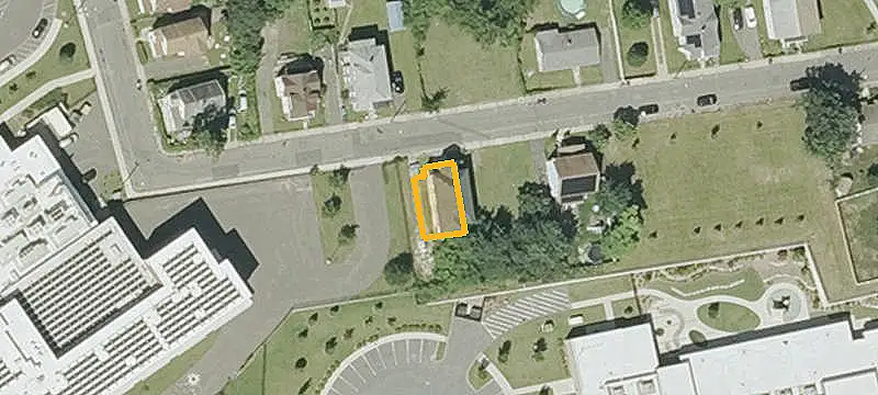 Duplex With Private Yard
