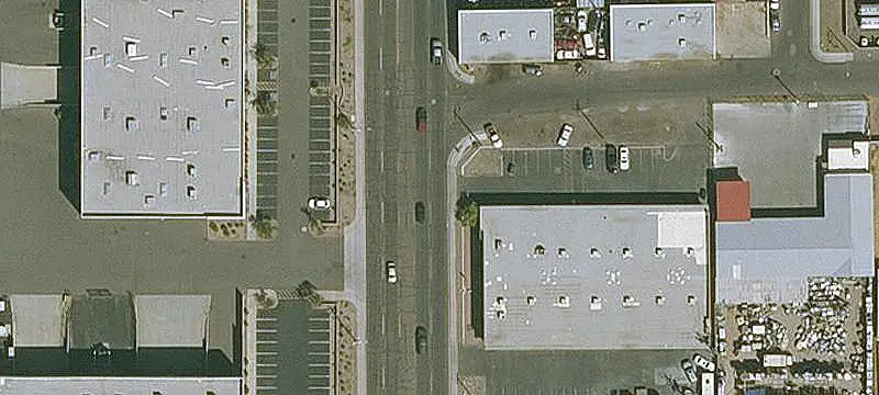 Multi-Tenant Warehouse with Grade Doors