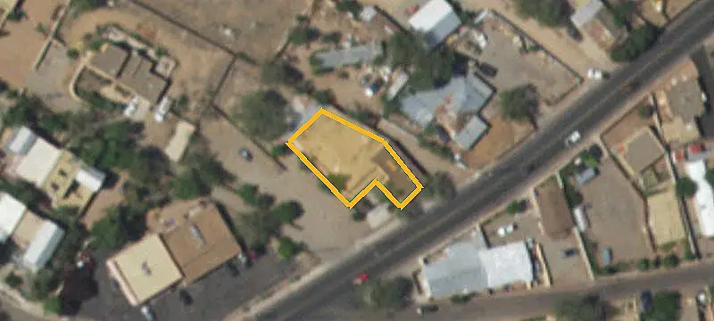 Mixed-Use Property with Two Kitchens