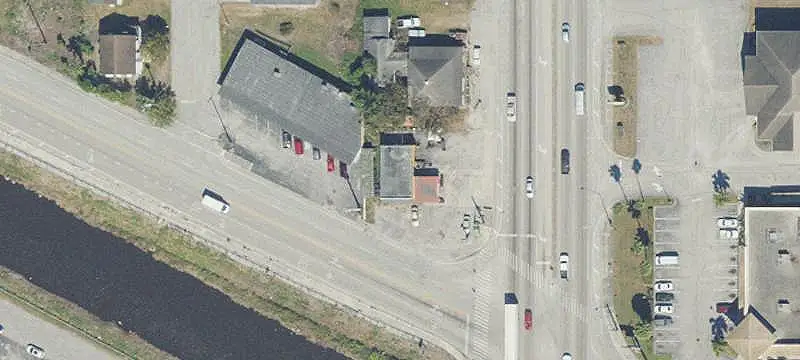 Corner-Lot Auto Shop