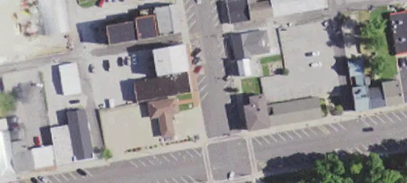 Mixed-Use Bar and Grill Building