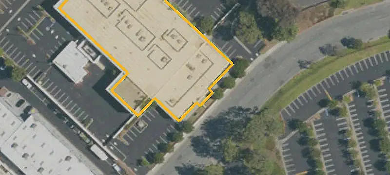 Renovated Flex Space with Secured Yard