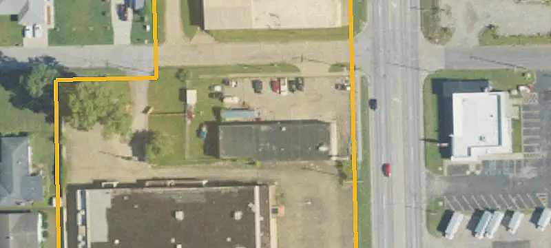 Automotive Shop with 6 Overhead Doors