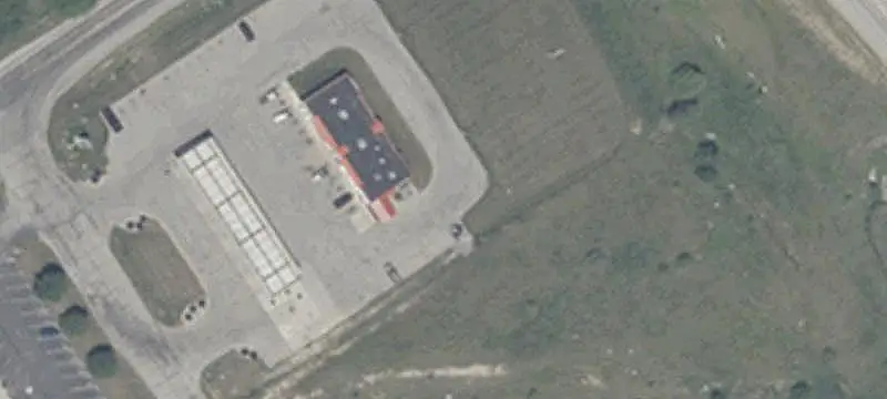 Column-Free Distribution Center