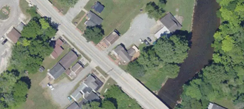 Updated Mixed-Use Property with Apartment
