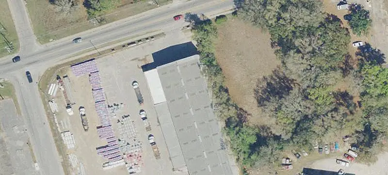 Distribution Center with Interior Crane